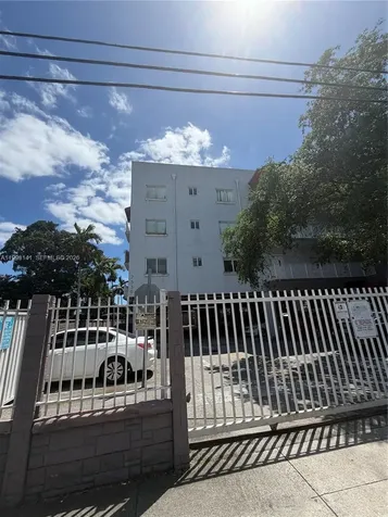 2536 NW 24th Street Miami FL 33142
