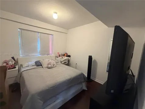 2536 NW 24th Street Miami FL 33142
