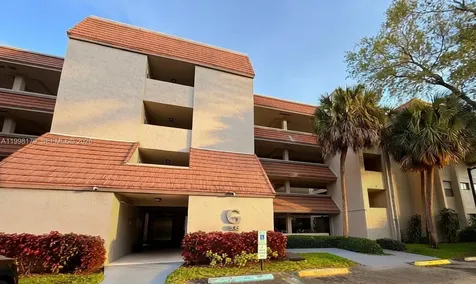 605 Ives Dairy Road Miami FL 33179