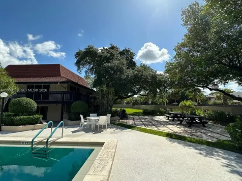 605 Ives Dairy Road Miami FL 33179