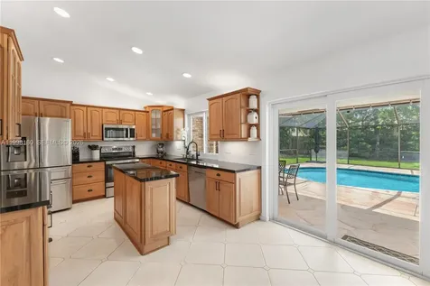 1261 NW 95th Avenue Plantation FL 33322