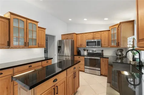 1261 NW 95th Avenue Plantation FL 33322