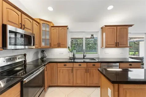 1261 NW 95th Avenue Plantation FL 33322
