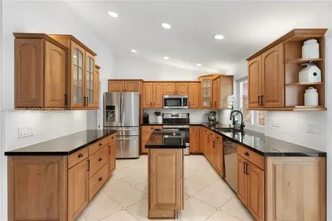1261 NW 95th Avenue Plantation FL 33322