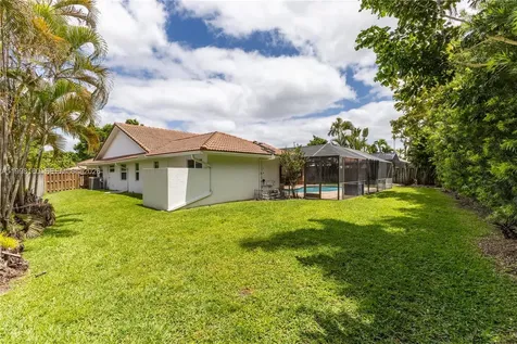 1261 NW 95th Avenue Plantation FL 33322