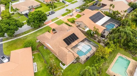 1261 NW 95th Avenue Plantation FL 33322