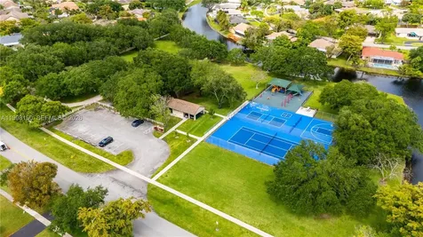 1261 NW 95th Avenue Plantation FL 33322