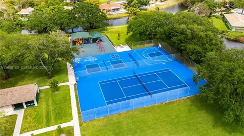 1261 NW 95th Avenue Plantation FL 33322