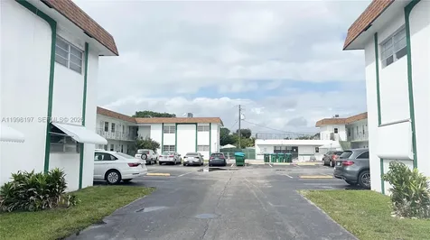 2225 Polk Street Hollywood FL 33020