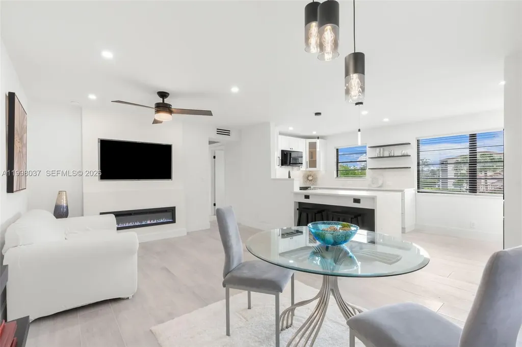319 Preston H Boca Raton FL 33434