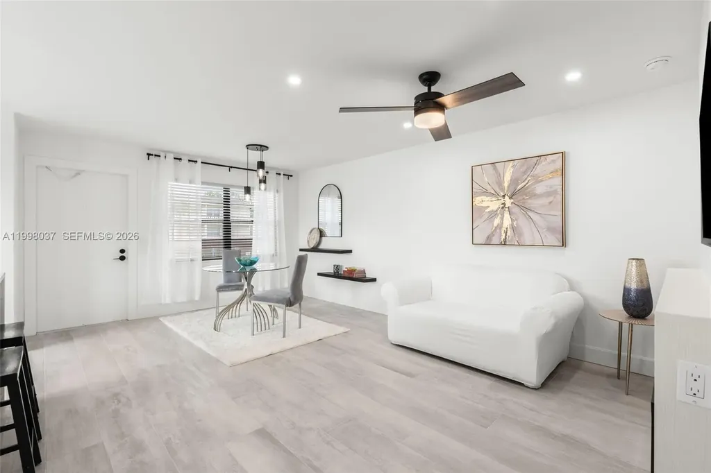 319 Preston H Boca Raton FL 33434