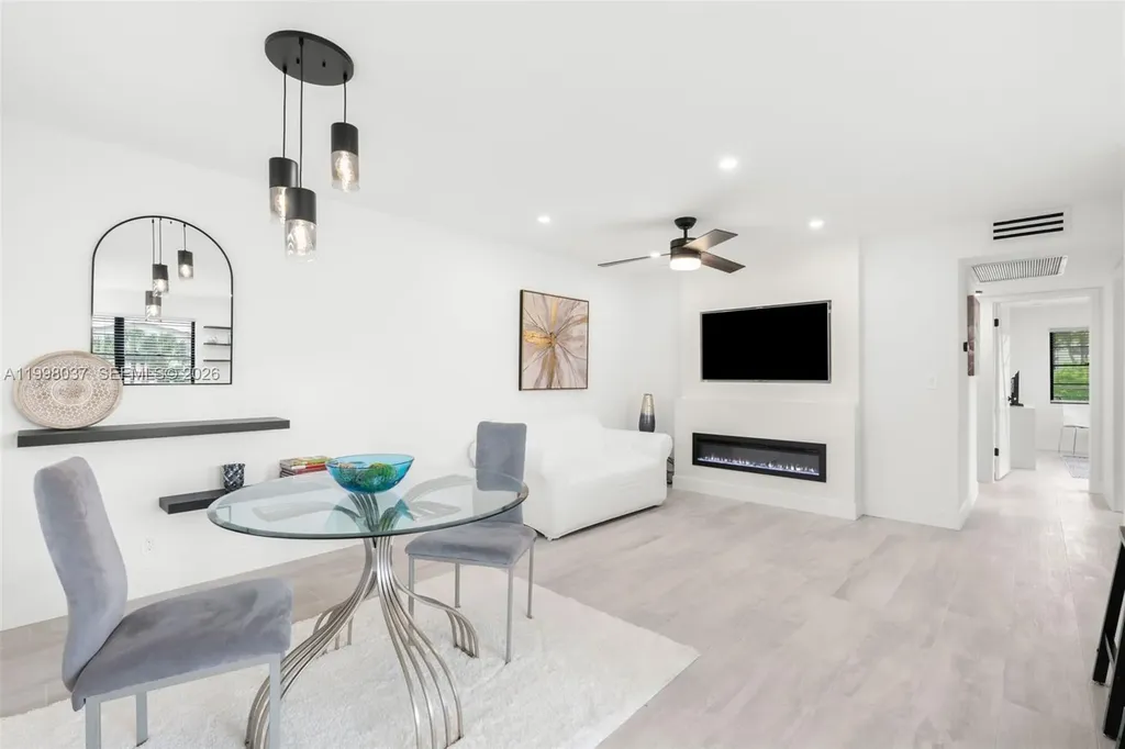 319 Preston H Boca Raton FL 33434