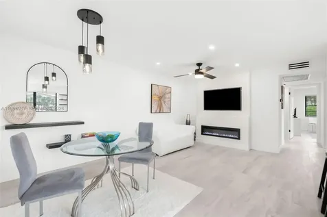 319 Preston H Boca Raton FL 33434
