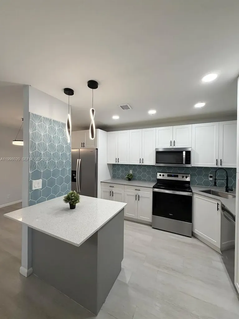2041 NW 81st Avenue Pembroke Pines FL 33024