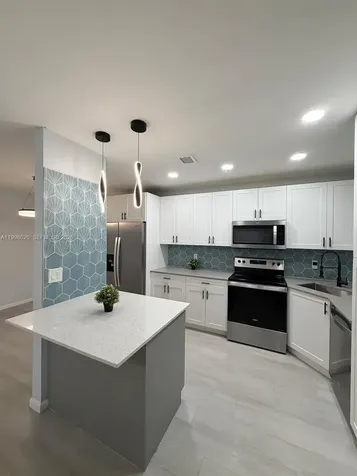 2041 NW 81st Avenue Pembroke Pines FL 33024