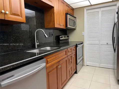 120 Lakeview Drive Weston FL 33326