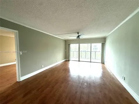 120 Lakeview Drive Weston FL 33326
