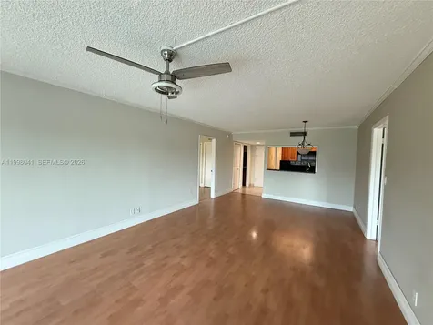 120 Lakeview Drive Weston FL 33326