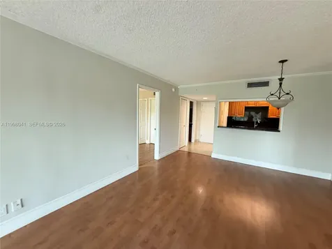 120 Lakeview Drive Weston FL 33326