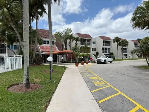 120 Lakeview Drive Weston FL 33326