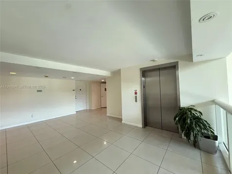 120 Lakeview Drive Weston FL 33326