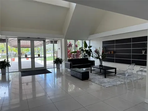 120 Lakeview Drive Weston FL 33326