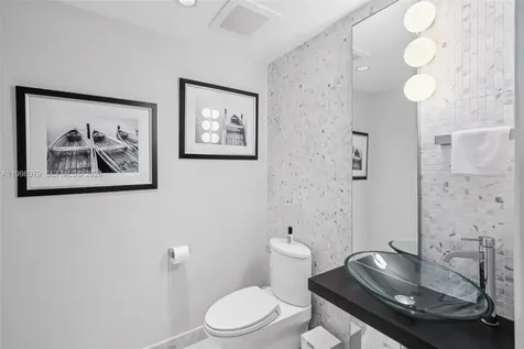 200 Biscayne Boulevard Way Miami FL 33131