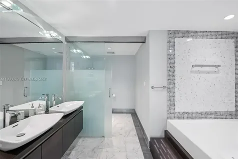 200 Biscayne Boulevard Way Miami FL 33131