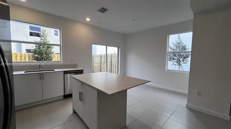 15583 SW 277 Miami FL 33032