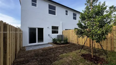 15583 SW 277 Miami FL 33032