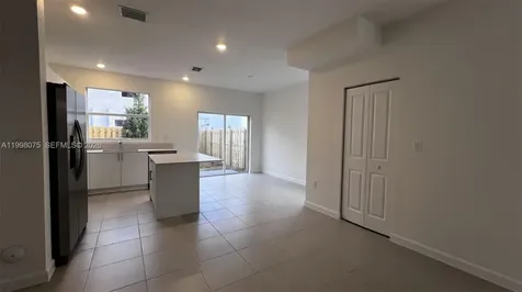 15583 SW 277 Miami FL 33032