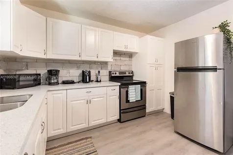 20 SE 13th Terrace Dania Beach FL 33004