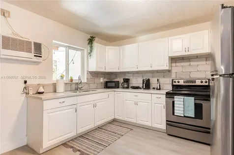 20 SE 13th Terrace Dania Beach FL 33004