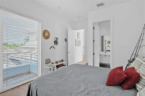 435 Hampton Lane Key Biscayne FL 33149