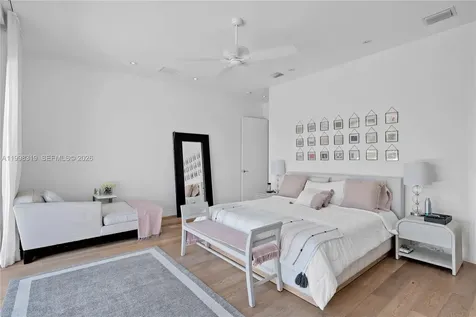 435 Hampton Lane Key Biscayne FL 33149