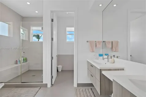 435 Hampton Lane Key Biscayne FL 33149
