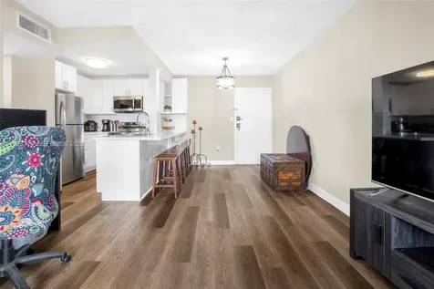 9682 Fontainebleau Boulevard Miami FL 33172