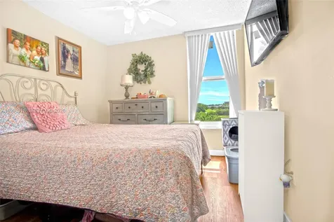 9682 Fontainebleau Boulevard Miami FL 33172