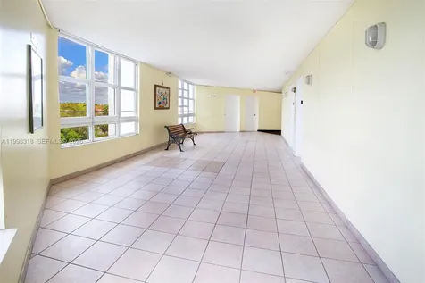 9682 Fontainebleau Boulevard Miami FL 33172