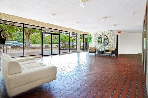 9682 Fontainebleau Boulevard Miami FL 33172