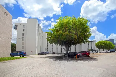 9682 Fontainebleau Boulevard Miami FL 33172
