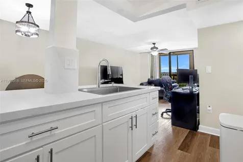 9682 Fontainebleau Boulevard Miami FL 33172