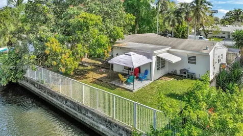 3043 Hayes Street Hollywood FL 33021