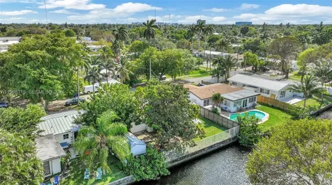 3043 Hayes Street Hollywood FL 33021