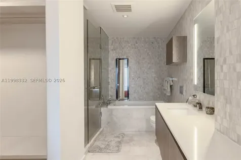 68 SE 6th Street Miami FL 33131