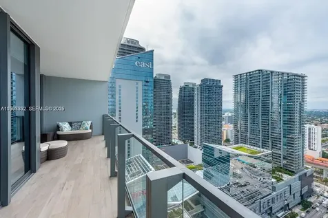 68 SE 6th Street Miami FL 33131