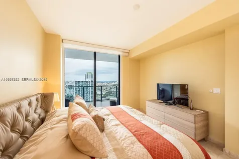 68 SE 6th Street Miami FL 33131