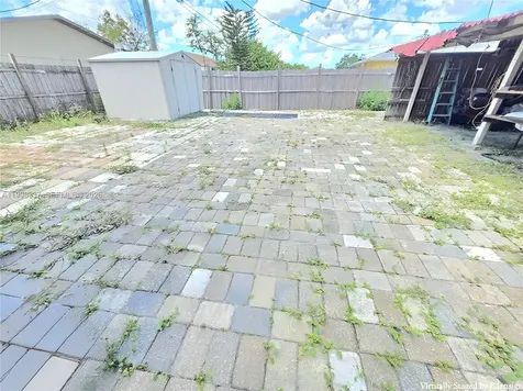 712 SE 8th Street Cape Coral FL 33990