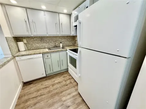 17560 Atlantic Boulevard Sunny Isles Beach FL 33160