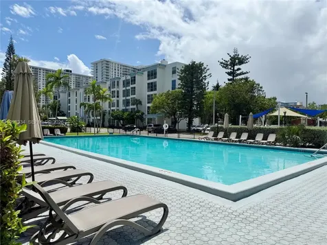 17560 Atlantic Boulevard Sunny Isles Beach FL 33160